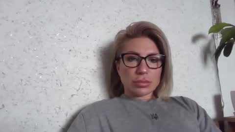 fox_red_lady7 online show from 04.16.26