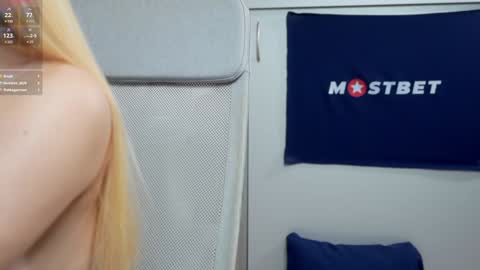Snapshot of foxeslovefoxes chatting on 12.24.24 CUSTOM PHOTOS AND VIDEOS -  online show from 12.24.24