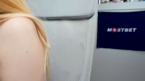 Snapshot of foxeslovefoxes chatting on 01.11.25 CUSTOM PHOTOS AND VIDEOS -  online show from 01.11.25