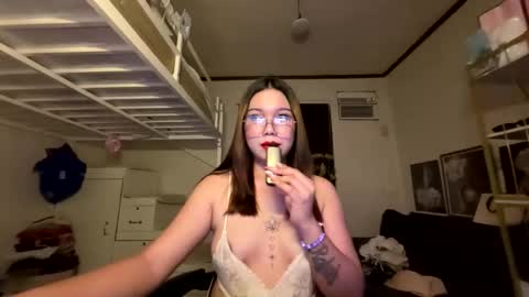 Snapshot of foxieeealona chatting on 04.14.26 Alicia Baby online show from 04.14.26