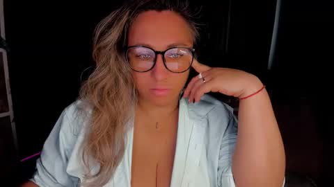 Snapshot of foxxxy__lady chatting on 09.29.25 Kris online show from 09.29.25