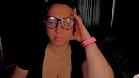 Snapshot of foxxxy__lady chatting on 10.27.25 Kris online show from 10.27.25