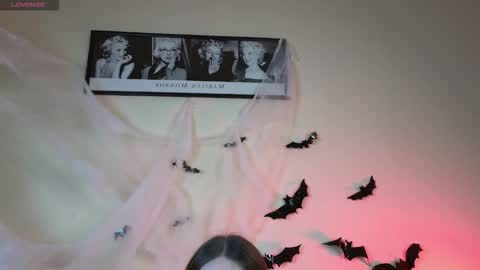 Snapshot of foxxy_girl_ chatting on 10.22.25 andice online show from 10.22.25