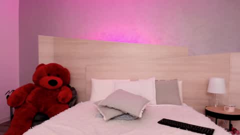 Snapshot of foxxyclarise chatting on 02.05.25 Clarise online show from 02.05.25