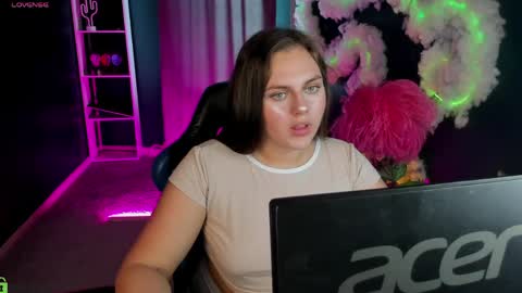 Snapshot of foxy__vibe chatting on 04.15.26 April online show from 04.15.26