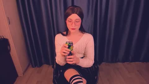 Snapshot of foxy_jpg chatting on 10.02.25 Sue online show from 10.02.25