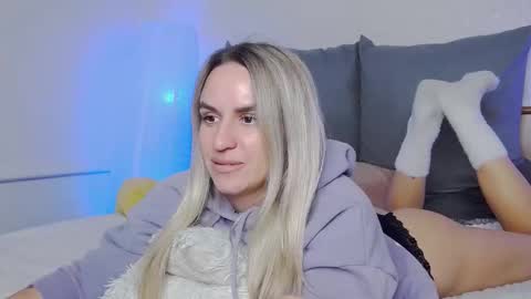 Foxy Kimmi online show from 11.25.25