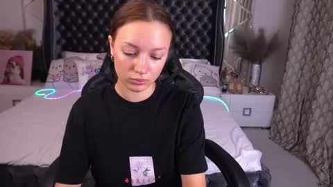 Snapshot of foxymayy chatting on 09.23.25 Maya online show from 09.23.25