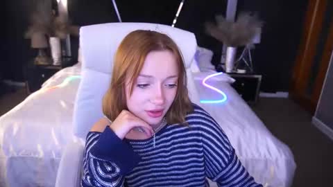 Snapshot of foxymayy chatting on 10.04.25 Maya online show from 10.04.25