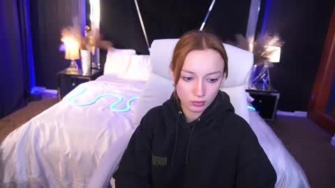 Snapshot of foxymayy chatting on 10.07.25 Maya online show from 10.07.25