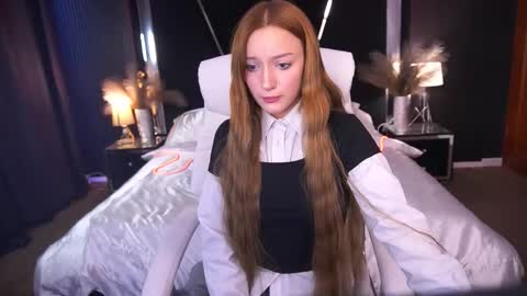 Snapshot of foxymayy chatting on 10.17.25 Maya online show from 10.17.25