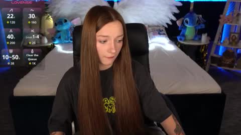 Snapshot of foxymayy chatting on 10.23.25 Maya online show from 10.23.25