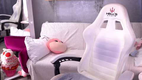 Snapshot of foxymayy chatting on 10.24.25 Maya online show from 10.24.25