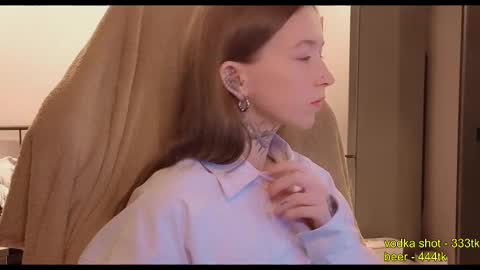 Snapshot of fran_bow chatting on 11.17.25 fran_bow online show from 11.17.25