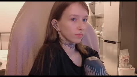 Snapshot of fran_bow chatting on 11.22.25 fran_bow online show from 11.22.25