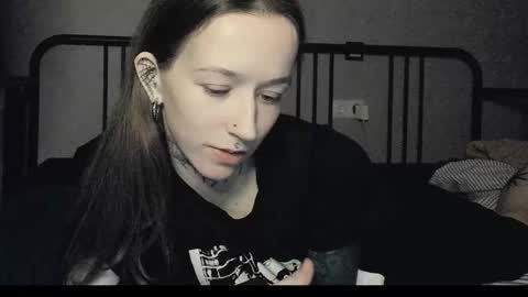 Snapshot of fran_bow chatting on 12.19.25 fran_bow online show from 12.19.25