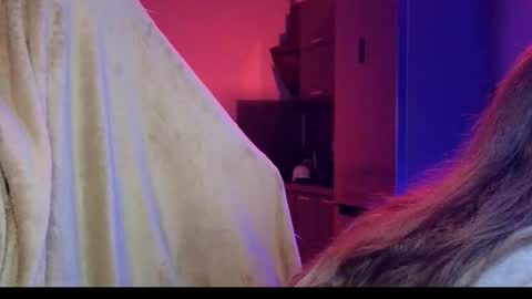 Snapshot of fran_bow chatting on 12.23.25 fran_bow online show from 12.23.25