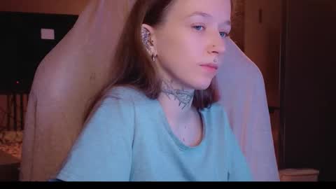 Snapshot of fran_bow chatting on 02.06.26 fran_bow online show from 02.06.26