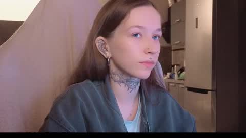 Snapshot of fran_bow chatting on 02.21.26 fran_bow online show from 02.21.26