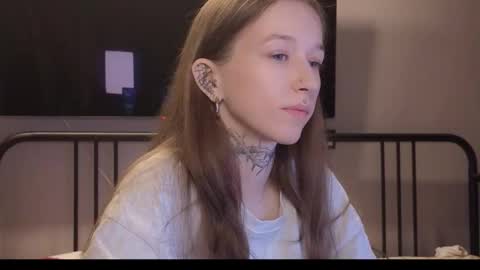 Snapshot of fran_bow chatting on 03.11.26 fran_bow online show from 03.11.26