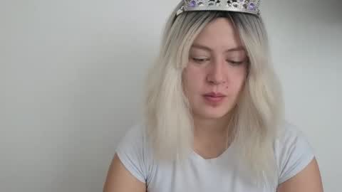 Francesca online show from 12.04.25