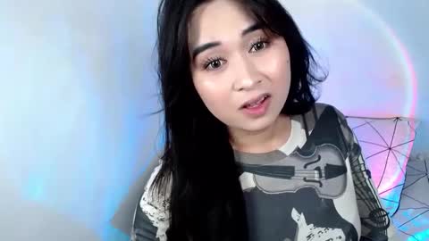 LOVE online show from 01.05.25