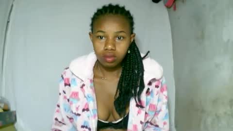 Snapshot of franciefrancie chatting on 10.06.25 francilla online show from 10.06.25