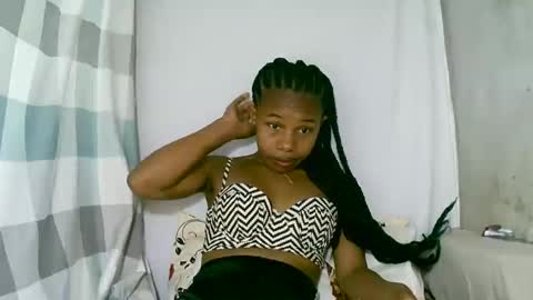 Snapshot of franciefrancie chatting on 10.10.25 francilla online show from 10.10.25