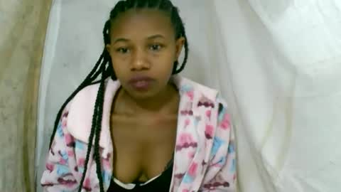 Snapshot of franciefrancie chatting on 10.15.25 francilla online show from 10.15.25