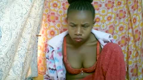 Snapshot of franciefrancie chatting on 10.27.25 francilla online show from 10.27.25