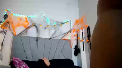 francihot4 online show from 10.16.25