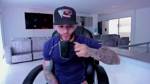 Snapshot of frankfarrellx chatting on 02.15.25 Frank Farrell. Hey remember to give me a thumbs up Ty online show from 02.15.25