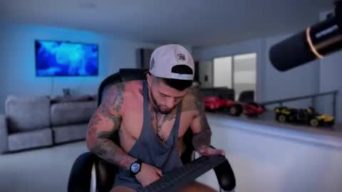 Snapshot of frankfarrellx chatting on 09.10.25 Frank Farrell. Hey remember to give me a thumbs up Ty online show from 09.10.25