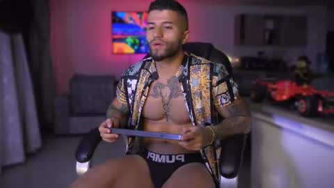 Snapshot of frankfarrellx chatting on 09.14.25 Frank Farrell. Hey remember to give me a thumbs up Ty online show from 09.14.25