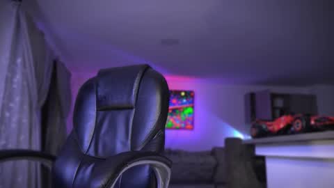 Snapshot of frankfarrellx chatting on 09.15.25 Frank Farrell. Hey remember to give me a thumbs up Ty online show from 09.15.25