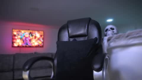 Snapshot of frankfarrellx chatting on 10.30.25 Frank Farrell. Hey remember to give me a thumbs up Ty online show from 10.30.25