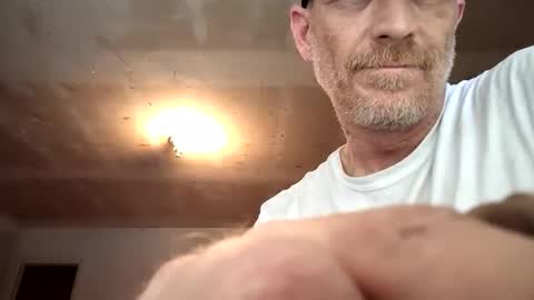 Famous Blue Eyes online show from 05.17.26