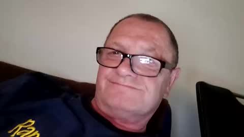 Snapshot of frauenfeind1 chatting on 10.20.25 Wolfi online show from 10.20.25