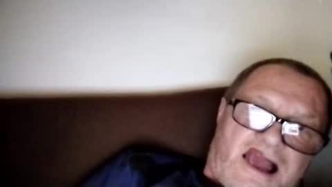 Snapshot of frauenfeind1 chatting on 10.30.25 Wolfi online show from 10.30.25