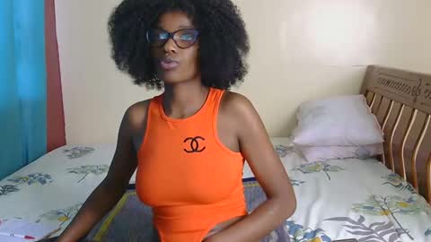 Nessa-Independent model online show from 12.14.24