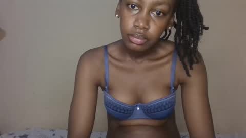 Snapshot of freaky_beauty chatting on 03.18.26 freaky_beauty online show from 03.18.26