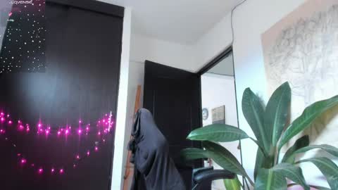 Snapshot of freaky_lia chatting on 05.25.26 Lia Gomez online show from 05.25.26