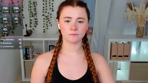 Snapshot of freckle_diyana chatting on 03.08.25 Diyana online show from 03.08.25