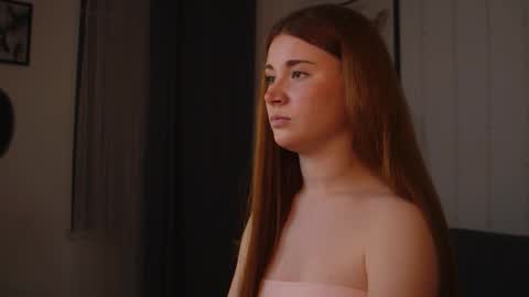 Snapshot of freckle_diyana chatting on 09.26.25 Diyana online show from 09.26.25