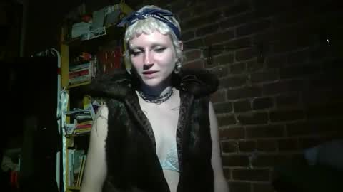 Lily Red online show from 05.05.26