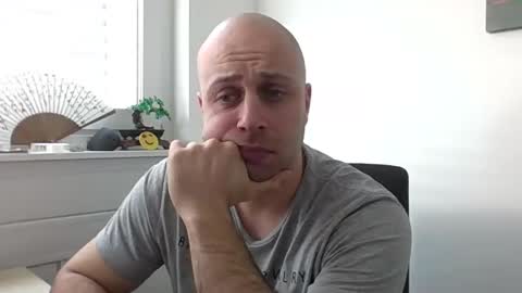 Snapshot of freddow chatting on 01.20.25 freddow online show from 01.20.25