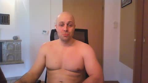 Snapshot of freddow chatting on 03.03.25 freddow online show from 03.03.25