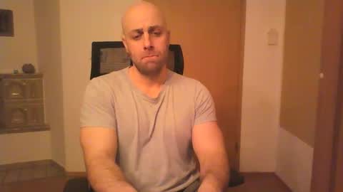 Snapshot of freddow chatting on 03.05.25 freddow online show from 03.05.25