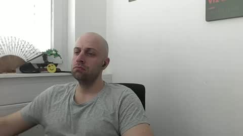 Snapshot of freddow chatting on 03.06.25 freddow online show from 03.06.25