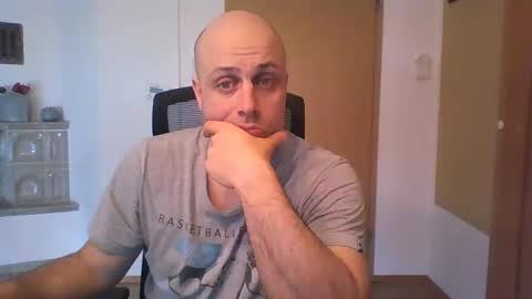 Snapshot of freddow chatting on 03.11.25 freddow online show from 03.11.25